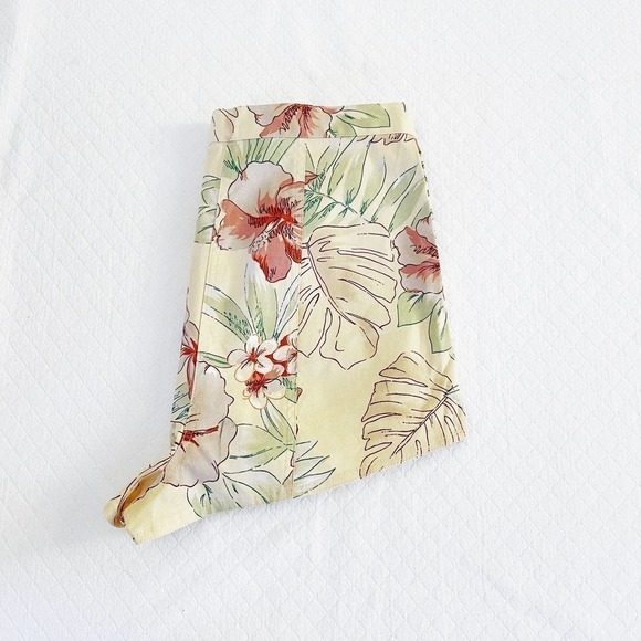 Urban Outfitters Flower Patterned Button Down Shorts SZ S - Picture 7 of 7
